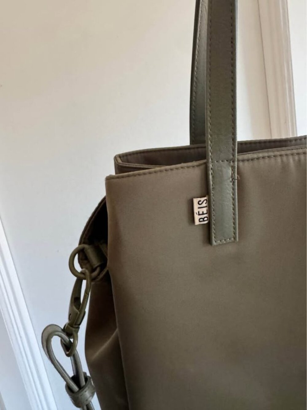 NWOT Béis Commuter Travel/Tote Purse - Picture 2 of 9